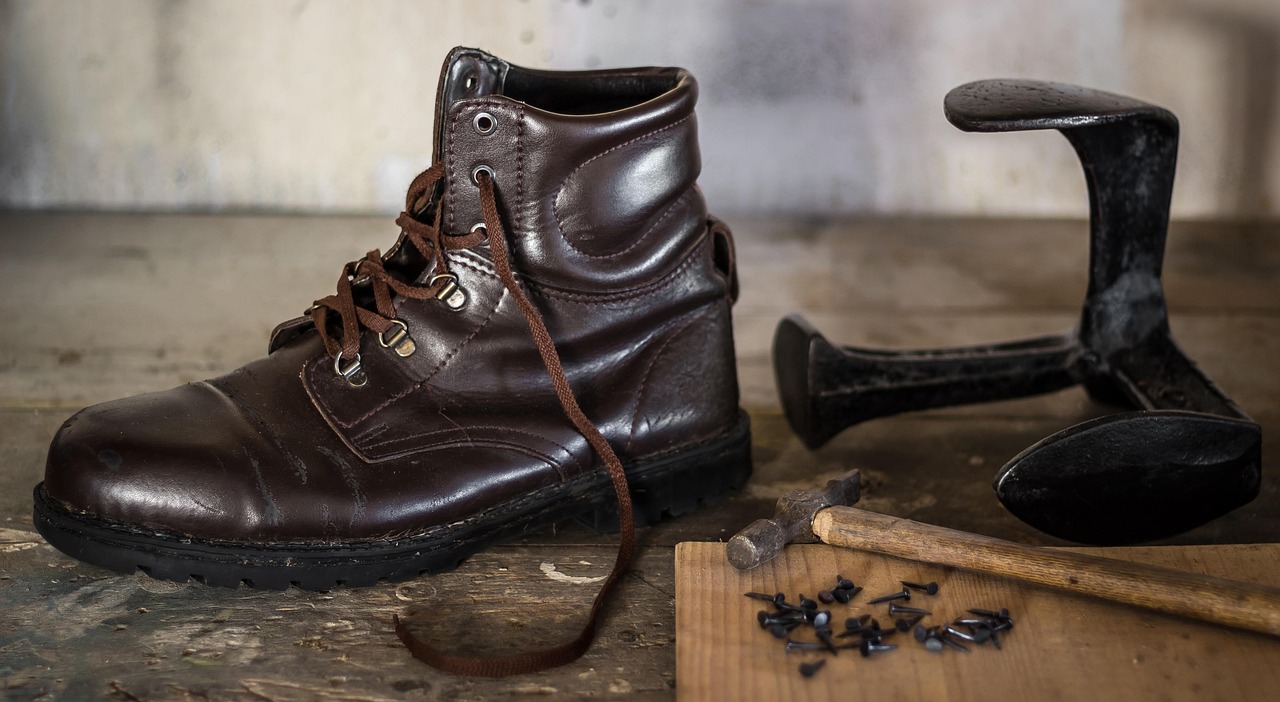 shoemaking, shoe, shoemaker, human, hammer, craft, repair, man, wood, work, crafts, shop, old, brown work, brown shopping, brown shop, brown shoes, shoemaker, shoemaker, shoemaker, shoemaker, shoemaker