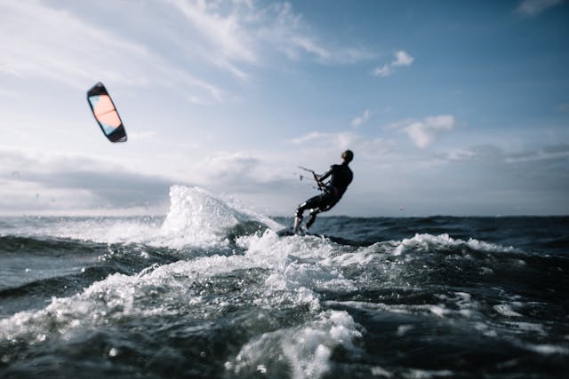 Ganzjahres-Wassersport im regionalen Vereinssport: Trends, Anforderungen, Materialstandards